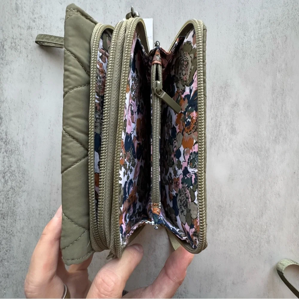 NWT Vera Bradley Quilted Crossbody Bag Wristlet Wallet - Picture 4 of 9